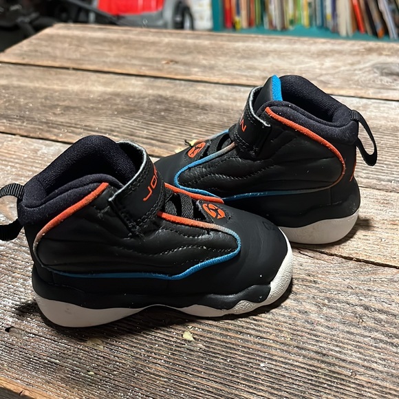 Black orange and blue Jordans 4c - Picture 3 of 5